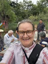 Emilie en convivencia con la comunidad