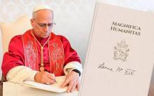 Papa firma